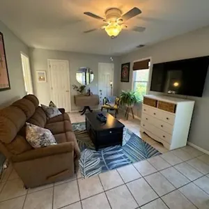 Apartment Chicks Retreat, Virginia Beach